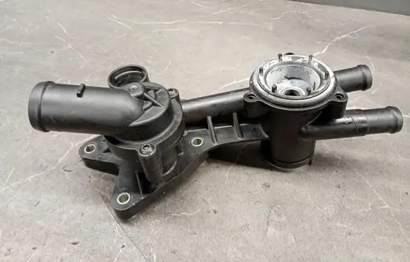 Volkswagen Golf VI Thermostat housing 03c121118d
