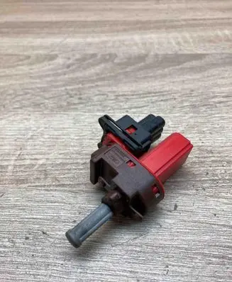Ford Mondeo Mk III Brake pedal sensor switch 95BB7C534AC P6MGA