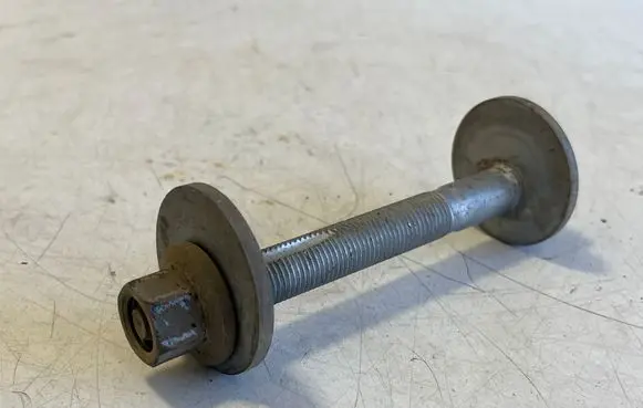 Opel Vivaro Rear suspension camber bolt