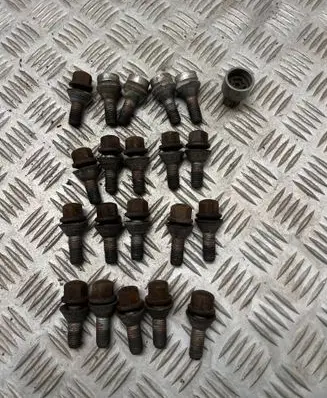 Saab 9-5 Nuts/bolts 