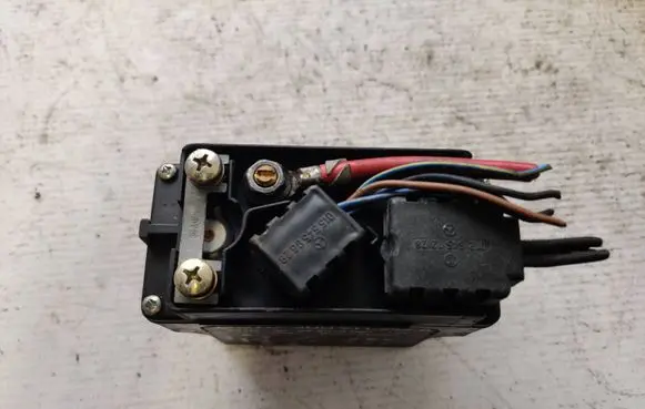 Volkswagen II LT Glow plug pre-heat relay 2D0911253A 899070000