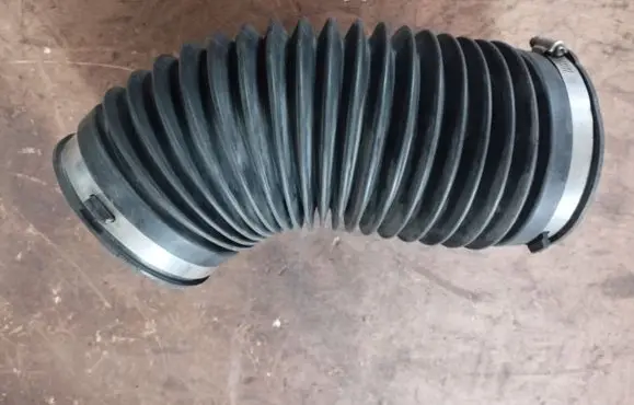 Chrysler Town & Country V Air intake hose/pipe 04861732AB