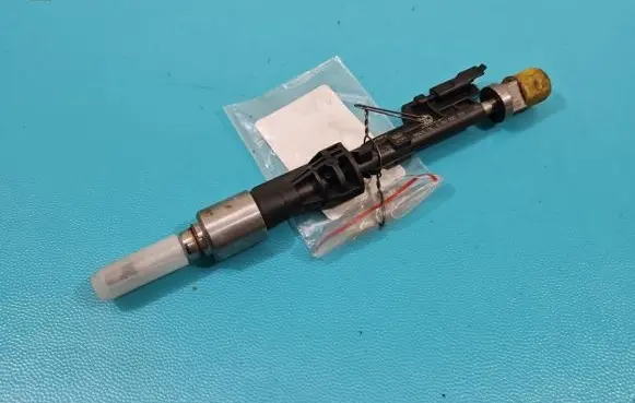 BMW X5 E70 Fuel injector 0261500109 IMPRK1369796