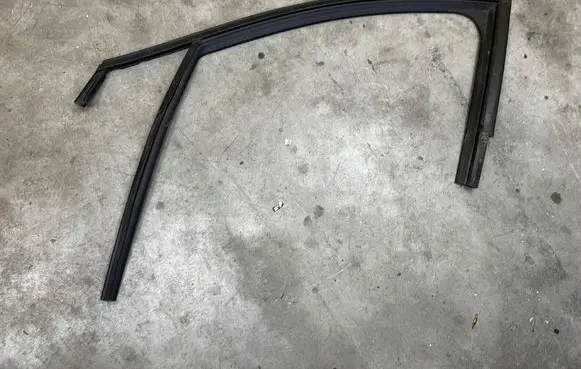 Dacia Sandero III Front door rubber seal 803314014R