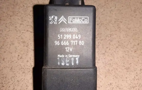 Volvo V50 Glow plug pre-heat relay 9666671780