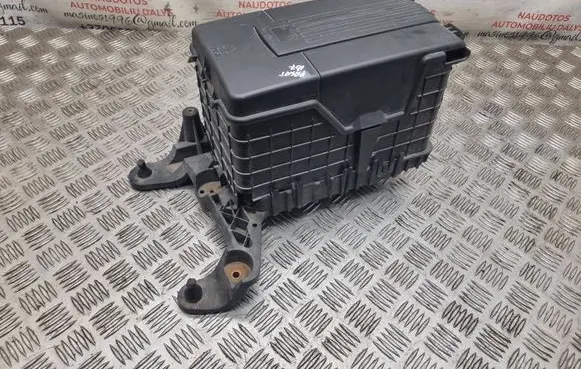 Volkswagen PASSAT B7 Battery box tray 1K0915333H 1K0915825B
