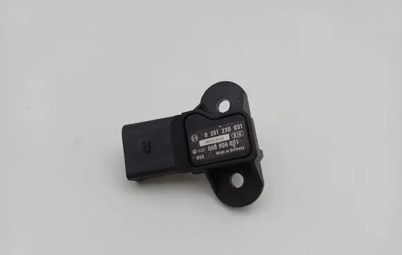 Volkswagen Lupo Air pressure sensor 0261230031 06B906051