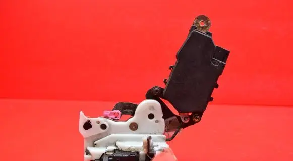 Subaru Forester SF Rear door lock