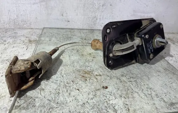 Volvo XC90 Spare wheel mounting bracket 30714793