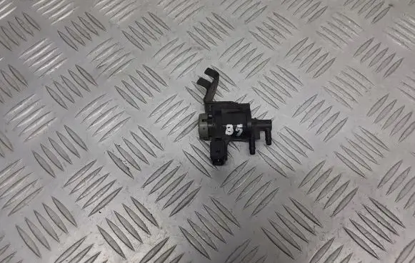 Volkswagen PASSAT B5 Valve vacuum 1J0906283A