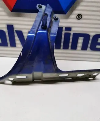 Fender mounting bracket