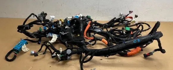 Cadillac Escalade IV Wiring harness 84225638