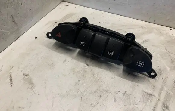 Hyundai H-1, Starex, Satellite Hazard light switch
