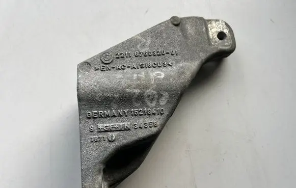 BMW 3 E92 E93 Engine mounting bracket 6760320