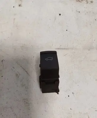 Volkswagen PASSAT B5.5 Tailgate opening switch 1J0959831A