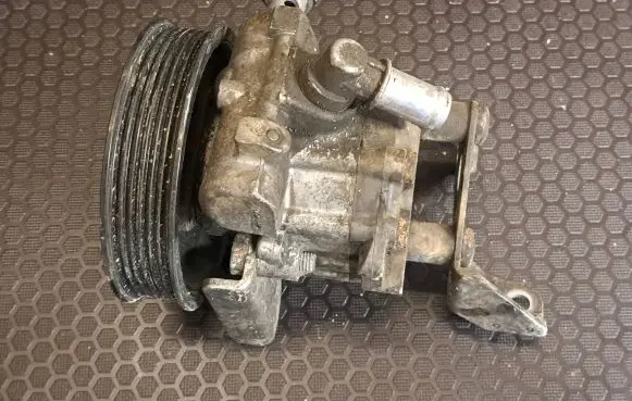 BMW 5 E60 E61 Power steering pump 6766190 7693974113