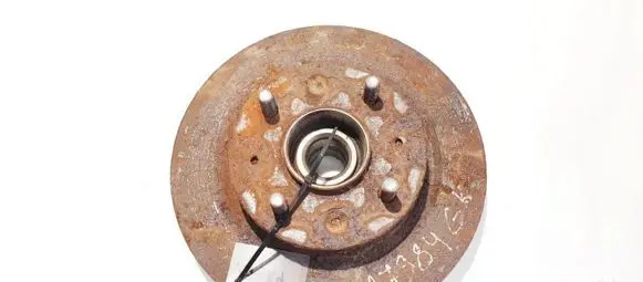 KIA Carens I Rear wheel hub