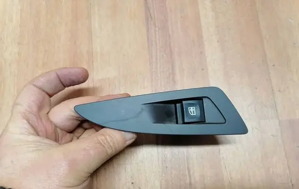 Renault Espace V (RFC) Quarter vent window switch 829611370R 254214896R M0U021269