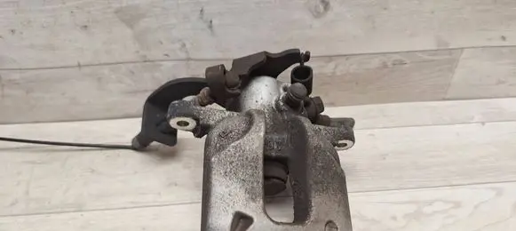 Toyota Auris 150 Rear brake caliper