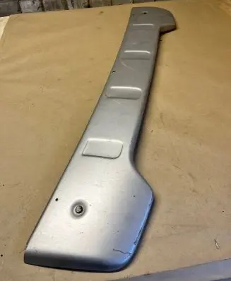 Front bumper lip