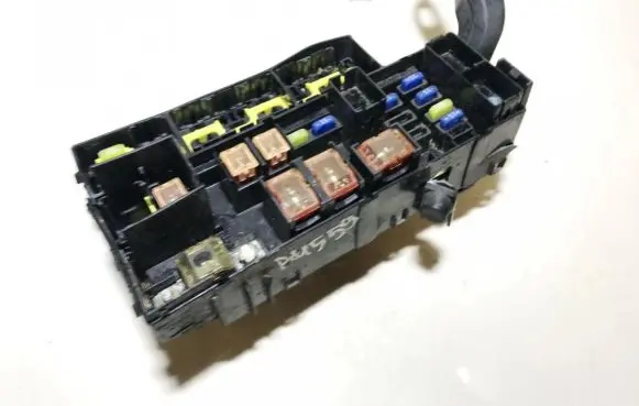 Subaru Impreza II Fuse box set 82231fe000 307103