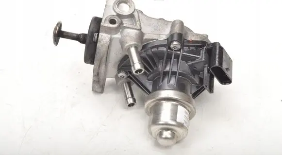 BMW 1 F40 EGR valve 8476680