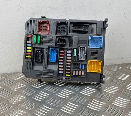 Opel Crossland X Fuse module 9819851280 2841962156 28550129