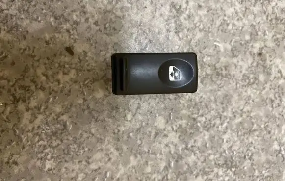 Renault Master II Quarter vent window switch 2325