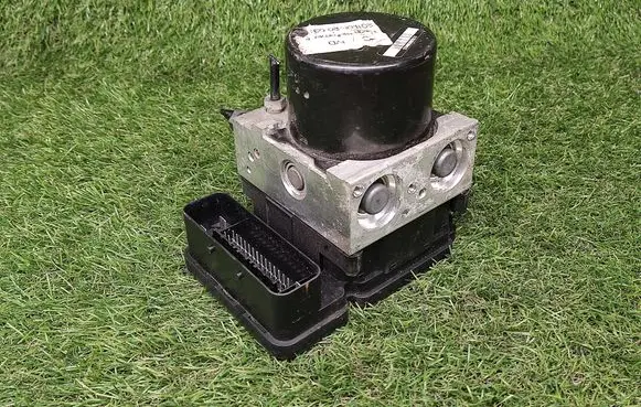Ford Focus ABS Pump BV612C405AF