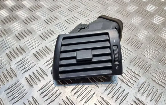 BMW 3 E46 Dashboard side air vent grill/cover trim 64228361897 C369701