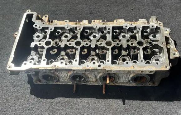 BMW 5 F10 F11 Engine head 211752101 28906077