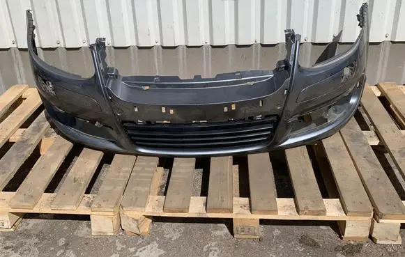 Volkswagen Golf V Front bumper 1K0807221D