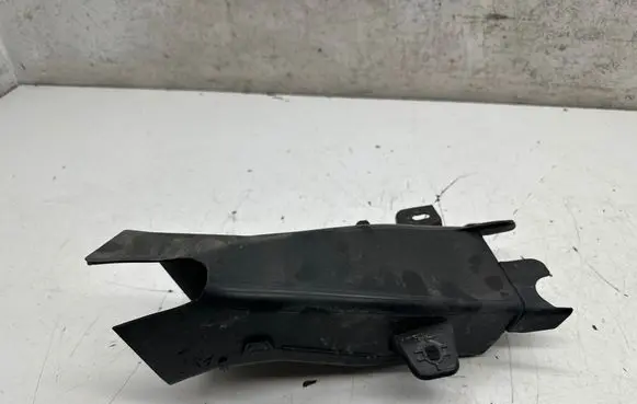 BMW 6 F12 F13 Air intake duct part 7211516