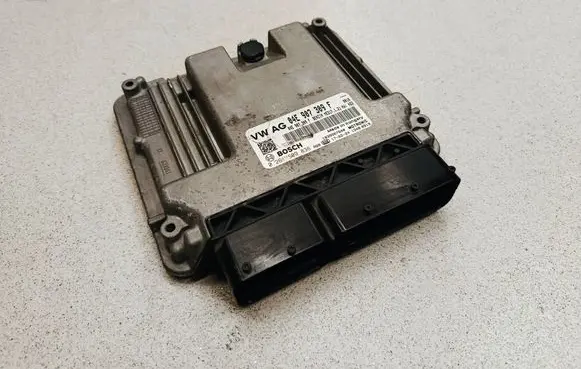 Volkswagen PASSAT B8 Engine control unit/module 04E907309F 609836
