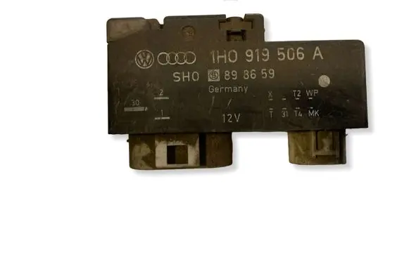 Volkswagen Golf III Coolant fan relay 1H0919506A 898659