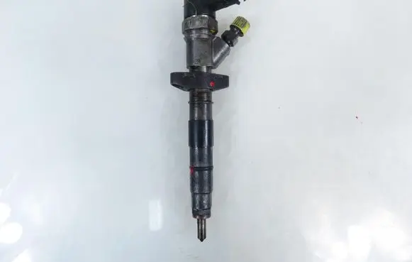 Opel Vivaro Fuel injector 8200101135 0445110087