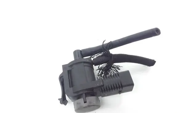 Volkswagen PASSAT B5.5 Vacuum valve 