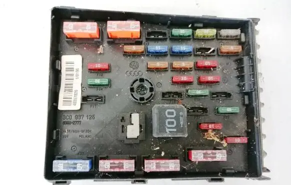 Volkswagen PASSAT B6 Fuse box set 3c0937125 40357826