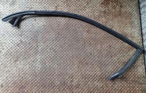 Volkswagen Scirocco Rubber seal front coupe door window 1K8867337