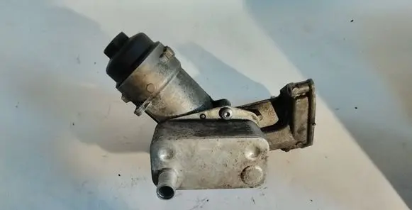 BMW 1 E81 E87 Oil filter mounting bracket 7787072 7787698 6740373126