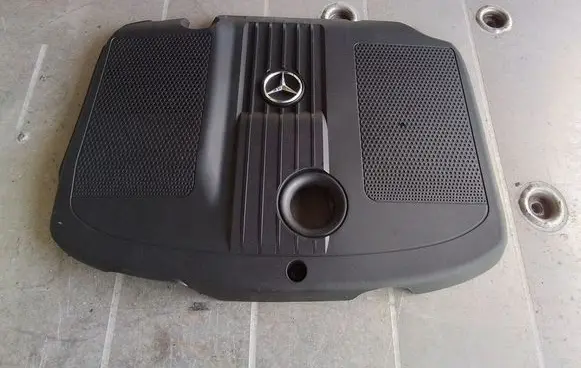 Mercedes-Benz E W212 Engine cover (trim) A6510102767