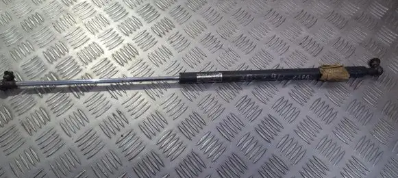 Subaru Impreza I Tailgate/trunk strut/damper