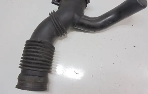 Air intake hose/pipe