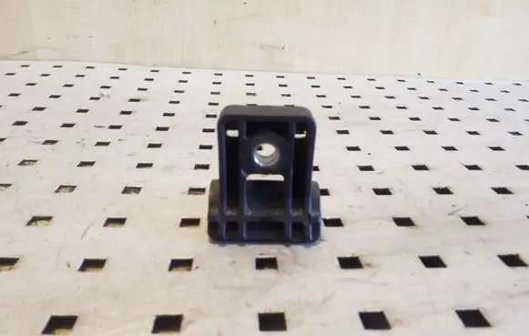 Opel Zafira C Radiator mount bracket 13250318