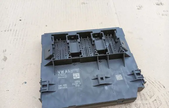 Volkswagen PASSAT B7 Gateway control module 3AA937087P