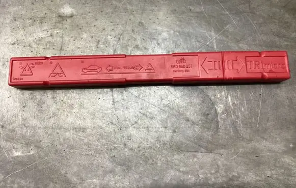 Volkswagen PASSAT B8 Emergency warning sign 27R034006