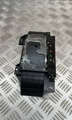 Toyota RAV 4 (XA40) Gear shift selector indicator 76H017