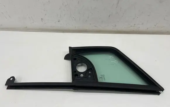 Citroen Berlingo Front door vent window glass four-door 