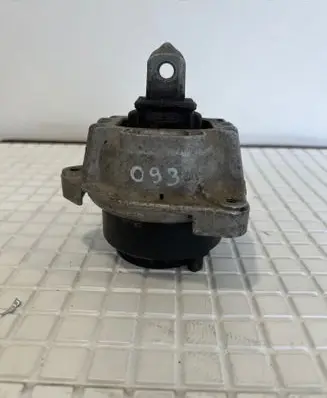 BMW 5 F10 F11 Engine mount bracket 68623513 6777371