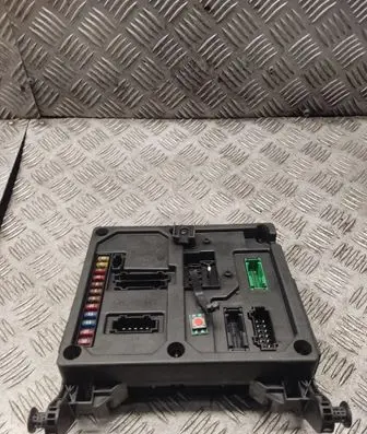 Volkswagen Sharan Fuse module s108152001